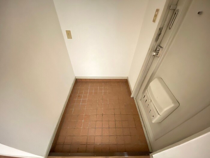 物件内観写真13　(玄関)