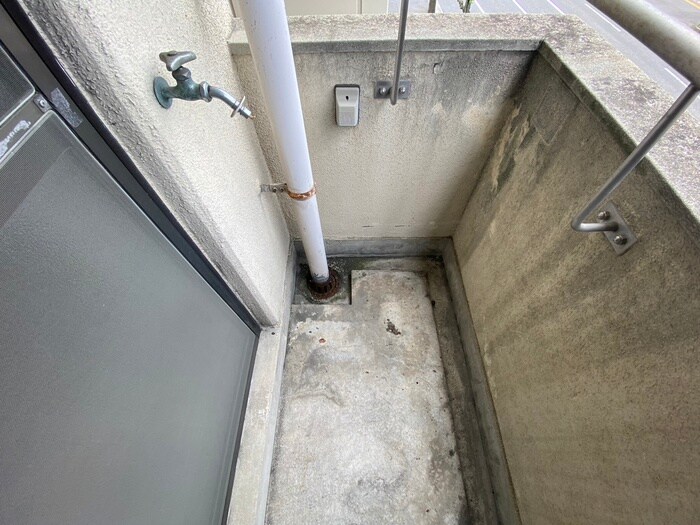 物件内観写真16　(洗濯機置場)