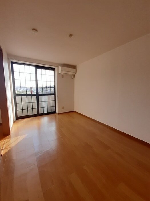 物件内観写真2　(居室)