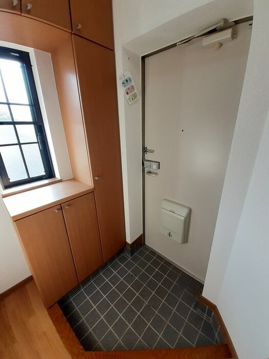 物件内観写真11　(玄関)