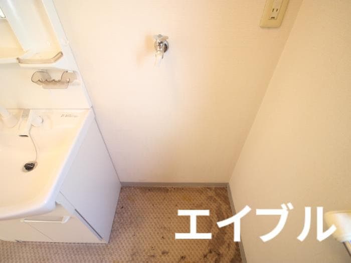 物件内観写真14　(洗濯機置場)