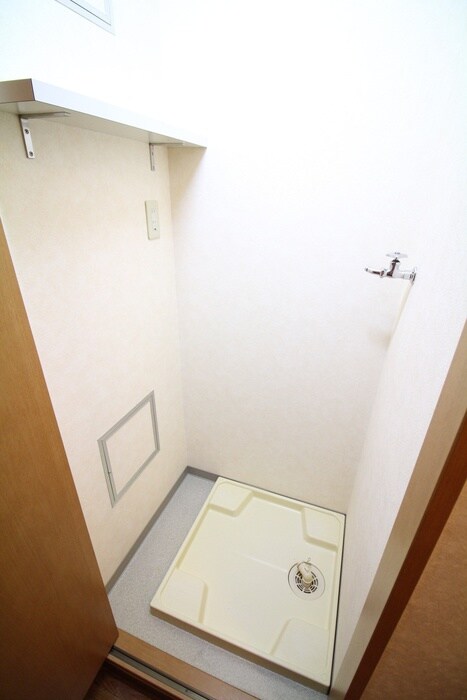 物件内観写真16　(洗濯機置場)