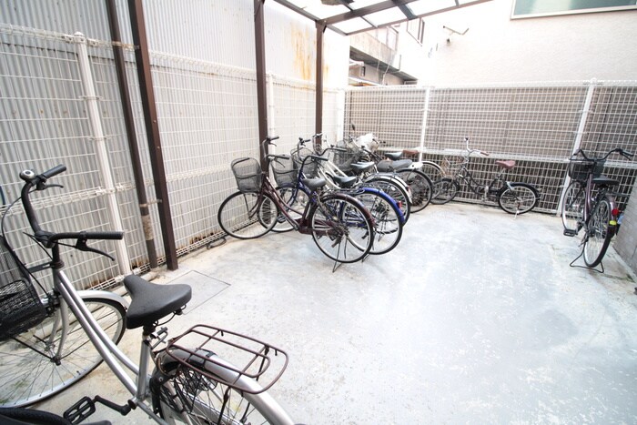 物件外観写真4　(駐輪場)