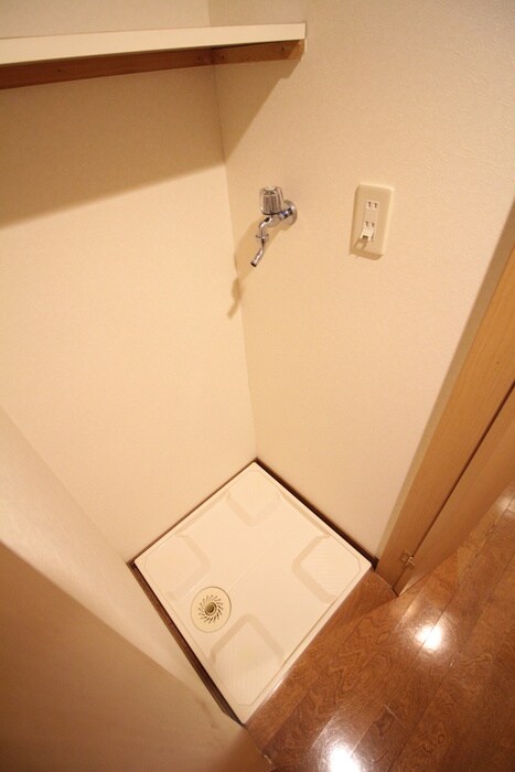 物件内観写真12　(洗濯機置場)