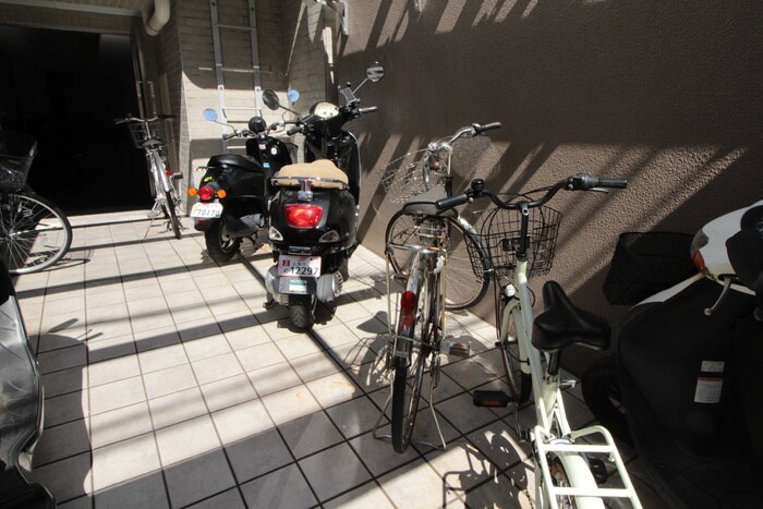 物件外観写真5　(駐輪場)