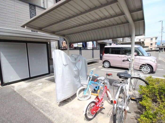 物件外観写真3　(駐輪場)