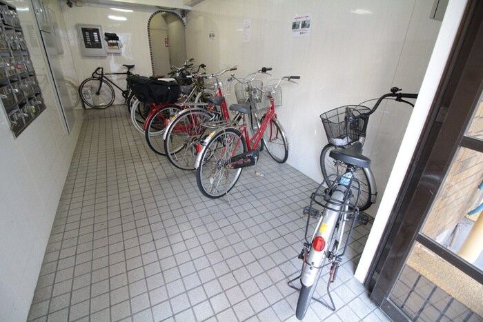 物件外観写真3　(駐輪場)