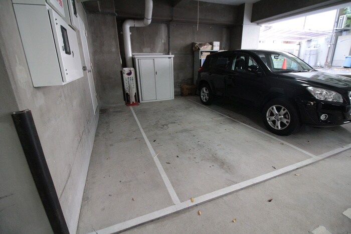 物件外観写真3　(駐車場)