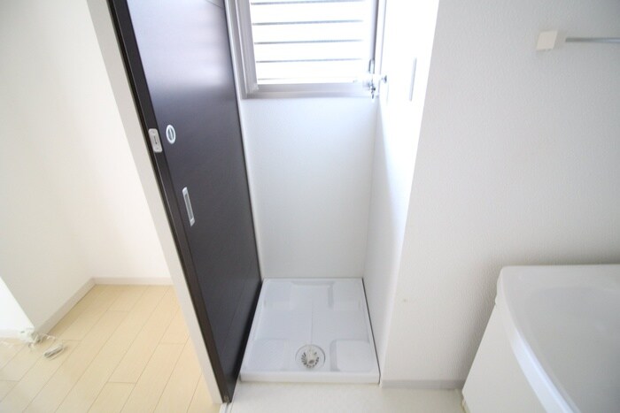 物件内観写真14　(洗濯機置場)