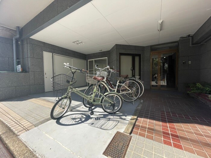 物件外観写真6　(駐輪場)
