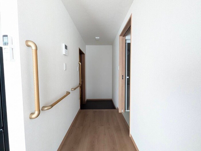 物件内観写真13　(玄関)