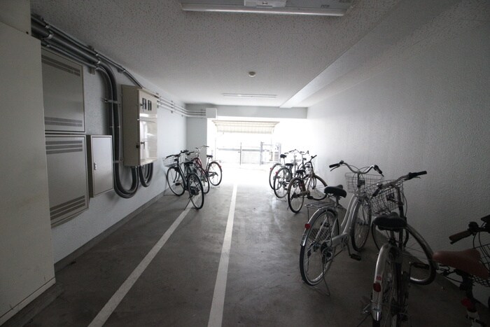 物件外観写真5　(駐輪場)
