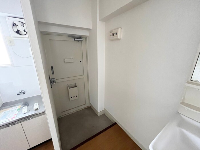 物件内観写真13　(玄関)