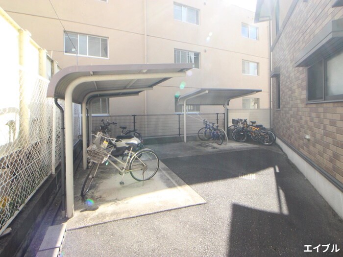 物件外観写真3　(駐車場)