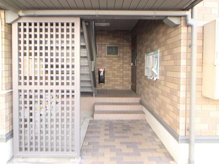 物件外観写真5　(エントランス部分)