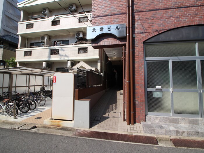 物件外観写真2　(エントランス部分)