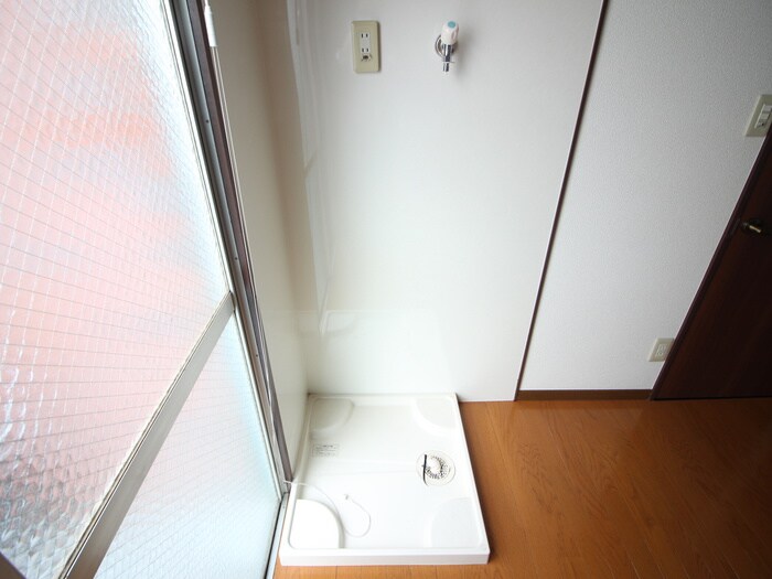 物件内観写真15　(洗濯機置場)