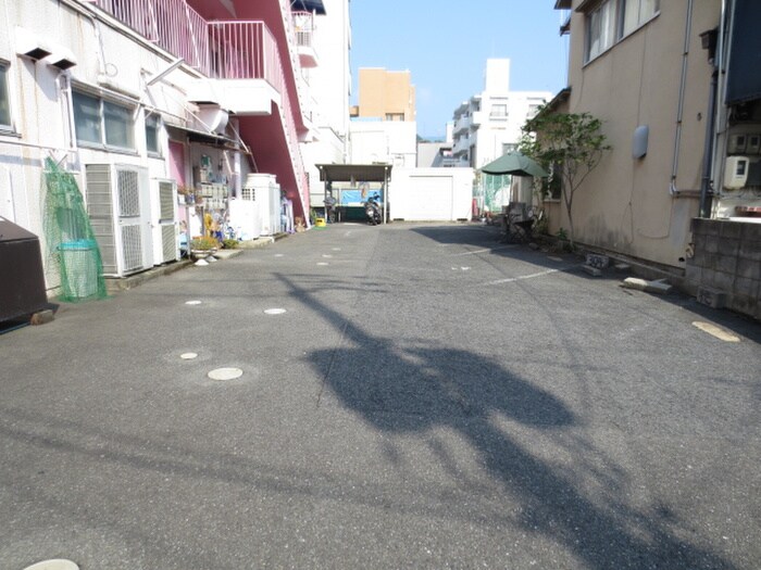 物件外観写真2　(駐車場)