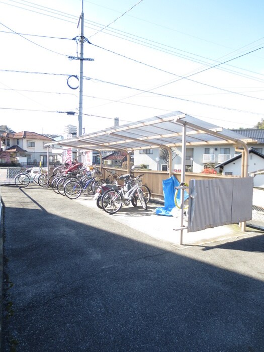 物件外観写真2　(駐輪場)