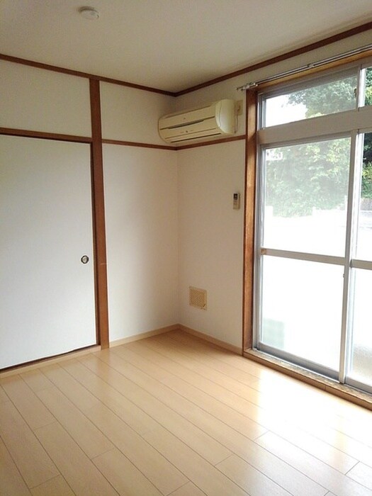 物件内観写真4　(居室)