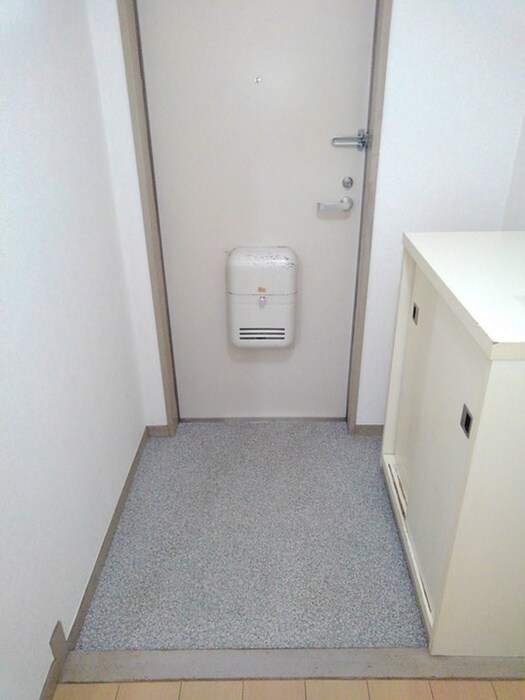物件内観写真13　(玄関)