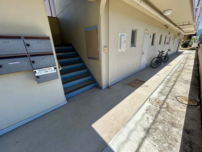 物件外観写真2　(エントランス部分)