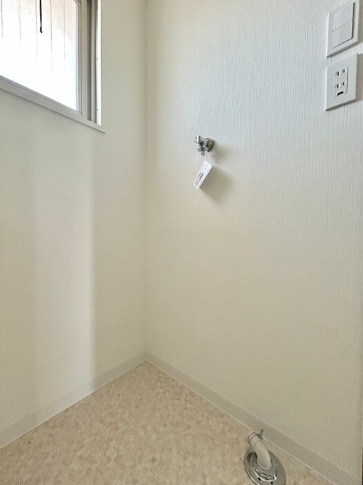 物件内観写真16　(洗濯機置場)