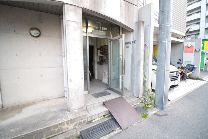 物件外観写真2　(エントランス部分)