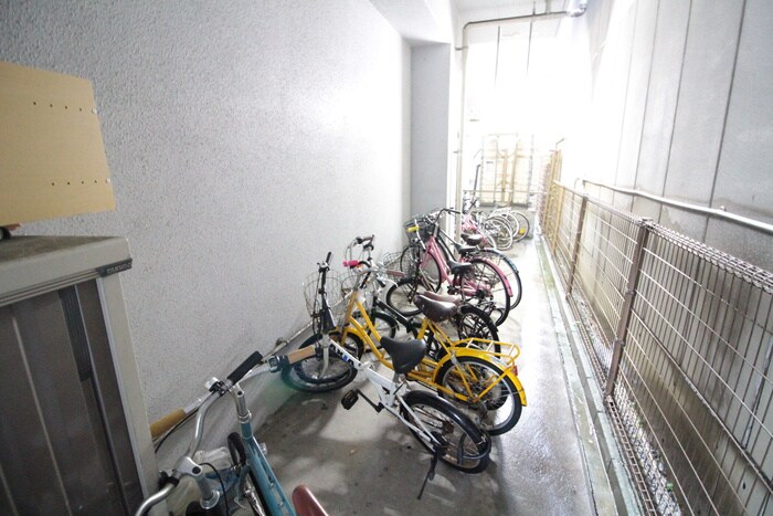 物件外観写真4　(駐輪場)