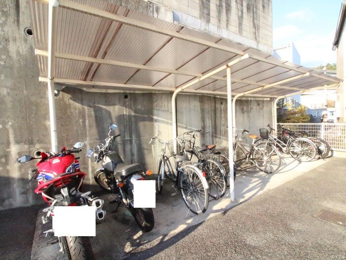 物件外観写真4　(駐輪場)