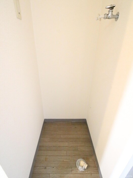 物件内観写真11　(洗濯機置場)