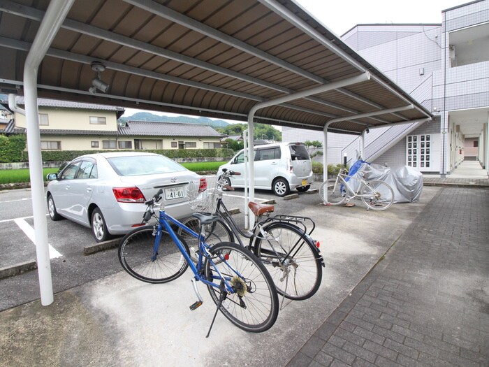 物件外観写真4　(駐輪場)