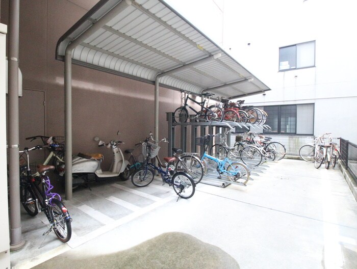 物件外観写真4　(駐輪場)