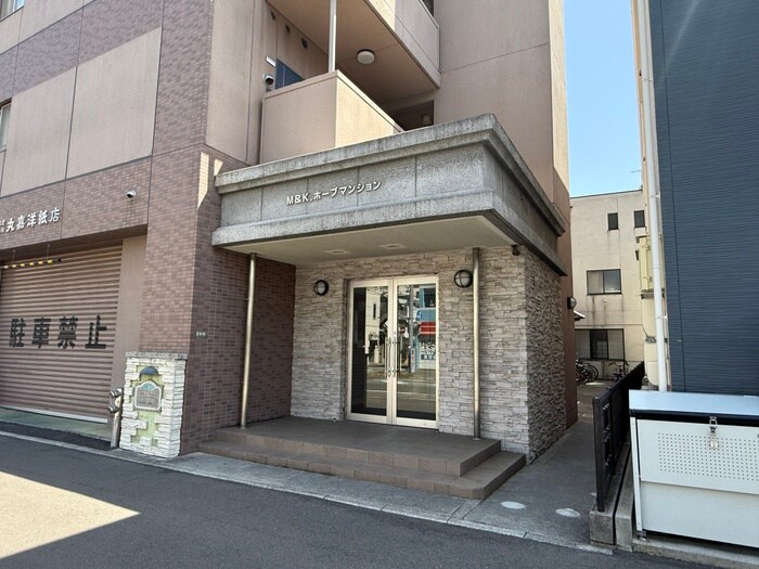物件外観写真5　(エントランス部分)