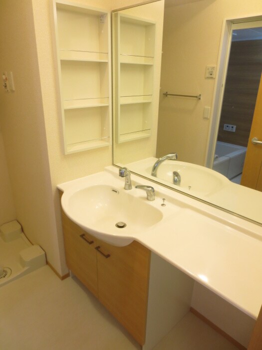 物件内観写真8　(洗面)