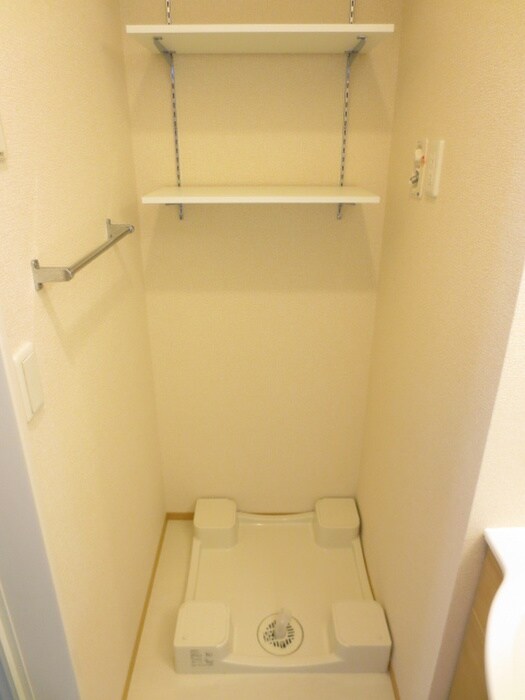 物件内観写真9　(洗濯機置場)