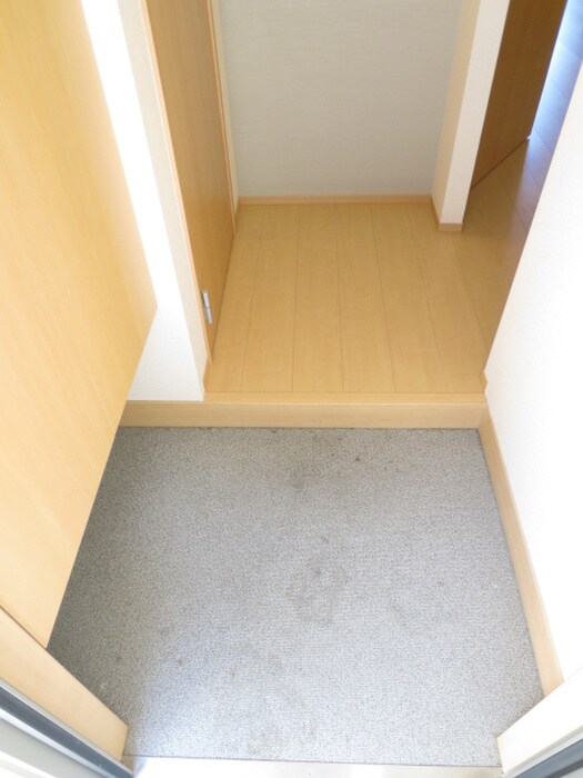 物件内観写真11　(玄関)