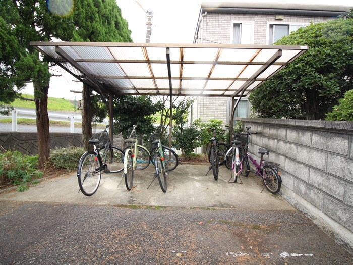 物件外観写真4　(駐輪場)