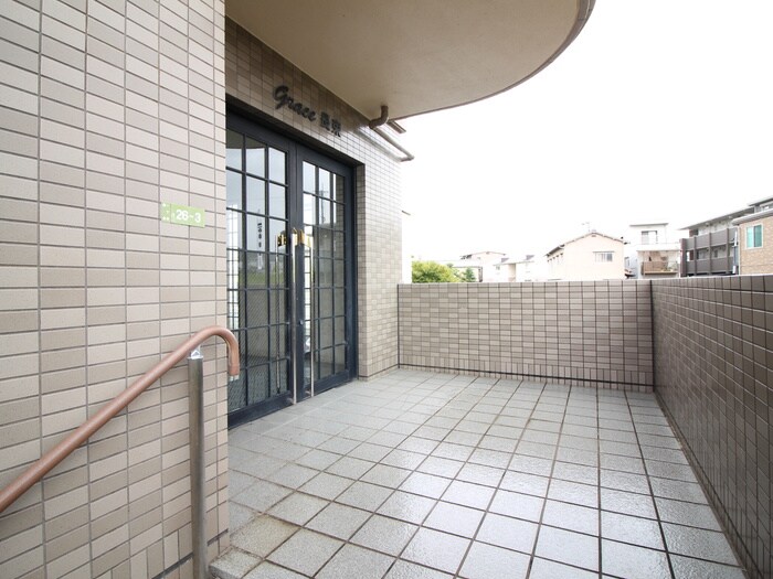 物件外観写真5　(エントランス部分)