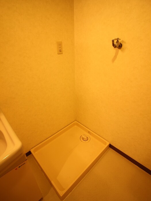 物件内観写真16　(洗濯機置場)