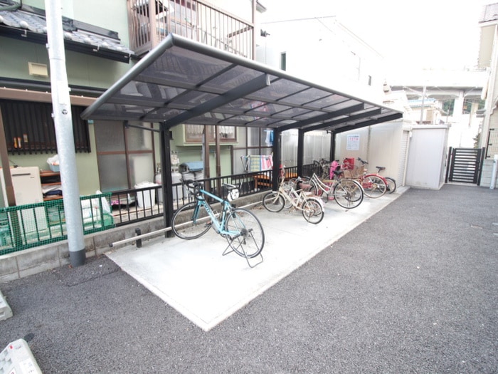 物件外観写真4　(駐輪場)