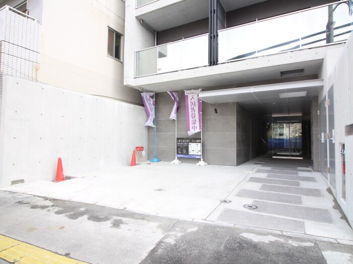 物件外観写真6　(駐車場)