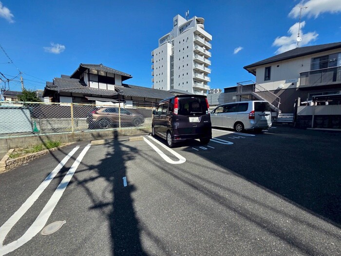 物件外観写真2　(駐車場)