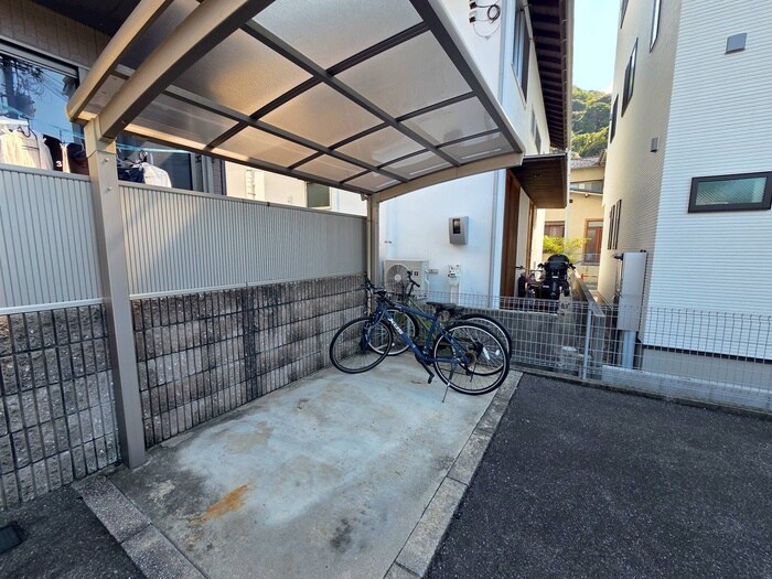 物件外観写真4　(駐輪場)