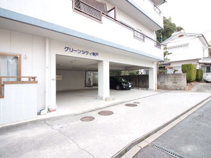 物件外観写真2　(駐車場)