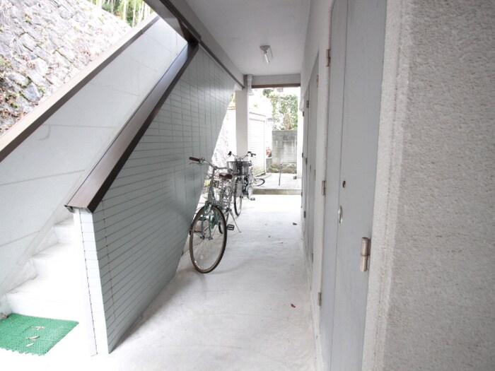 物件外観写真3　(エントランス部分)