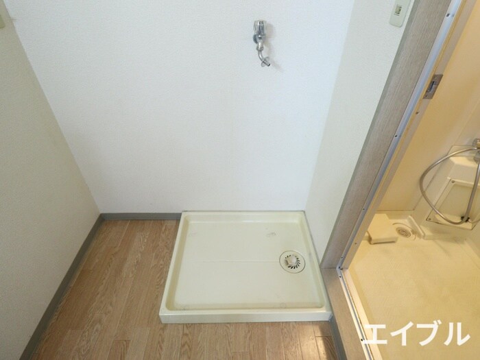 物件内観写真12　(洗濯機置場)