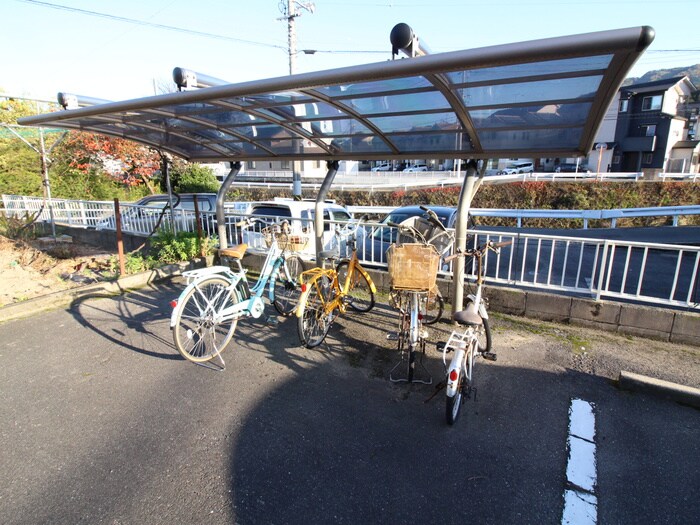 物件外観写真4　(駐輪場)