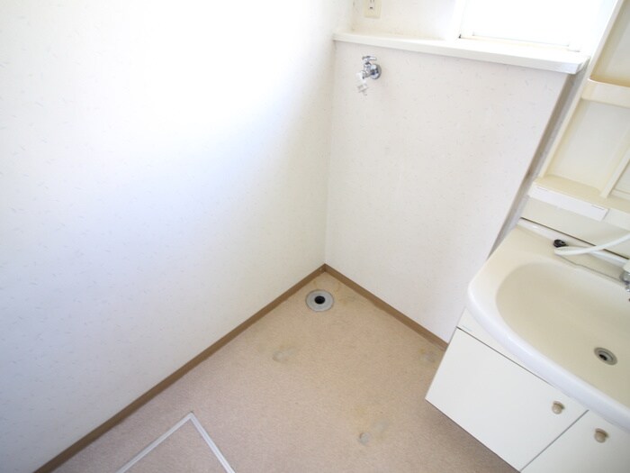 物件内観写真13　(洗濯機置場)