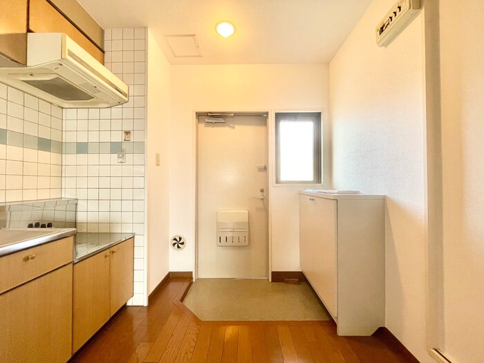 物件内観写真13　(玄関)